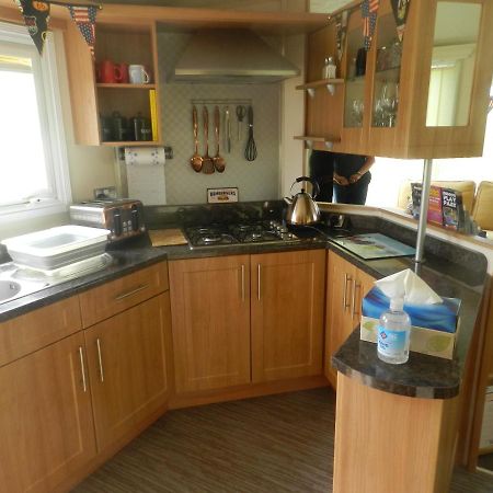 Cwtch Caravans Little Haven エクステリア 写真