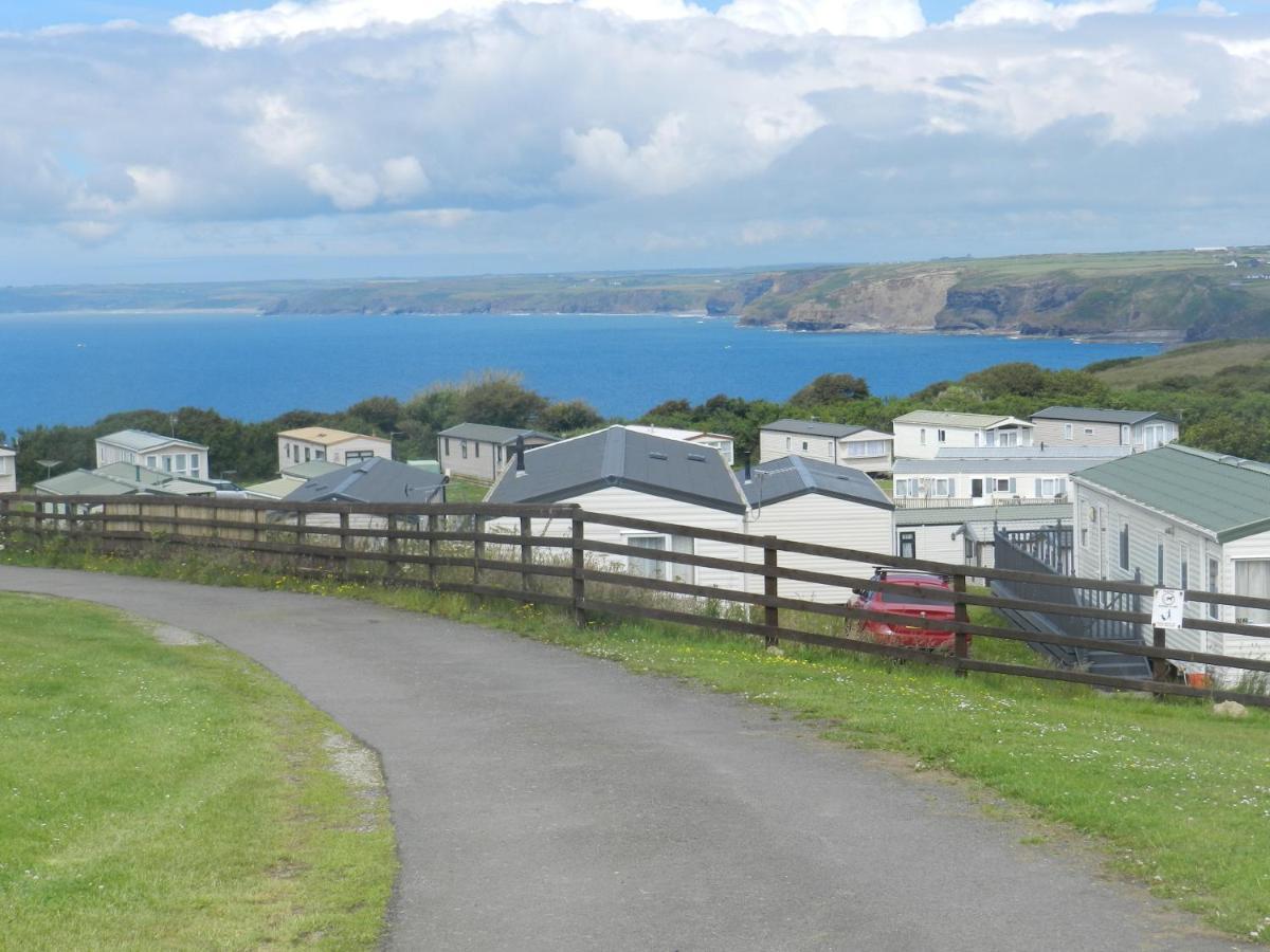 Cwtch Caravans Little Haven エクステリア 写真