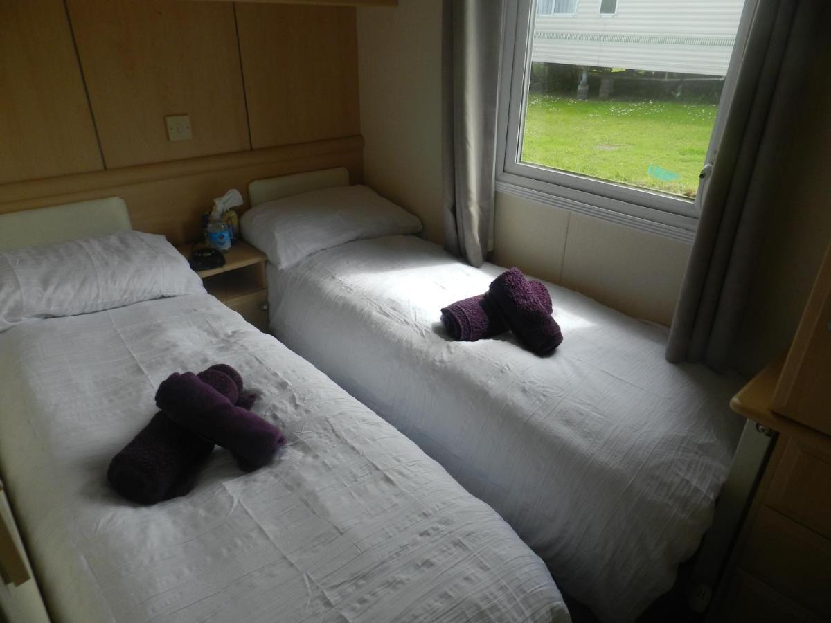 Cwtch Caravans Little Haven エクステリア 写真